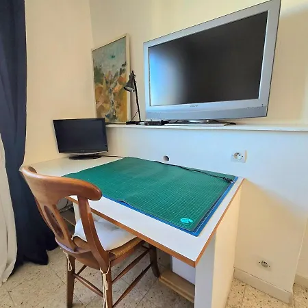 Pensión Des Muses : Havre De Paix Avec 3 Et Jardin Arbore A 2 Pas Du Centre Marseillan (Herault)