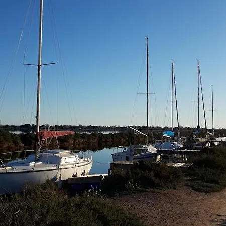 Des Muses : Havre De Paix Avec 3 Et Jardin Arbore A 2 Pas Du Centre Pensión 4*